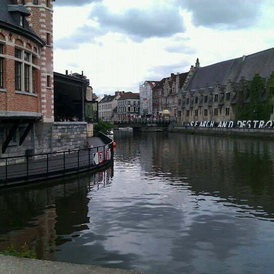 Das Foto wurde bei Tourist Information Center - Visit Gent von Cosmin M. am 6/17/2012 aufgenommen