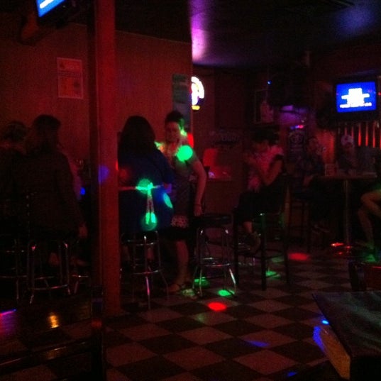 Photo taken at Ozzie&#39;s by Anna L. on 8/14/2011