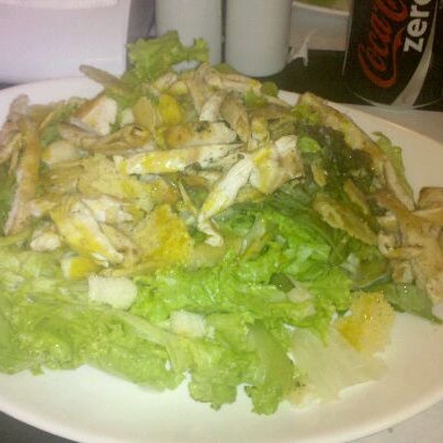 รูปภาพถ่ายที่ Garota Paulista Burger &amp; Salad โดย Romulo N. เมื่อ 2/11/2011