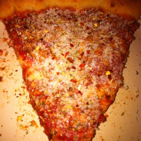 6/10/2011にArmando C.がGullivers Pizza and Pub Chicagoで撮った写真
