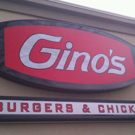 Photo prise au Gino&#39;s Burgers &amp; Chicken par Ed M. le12/14/2011