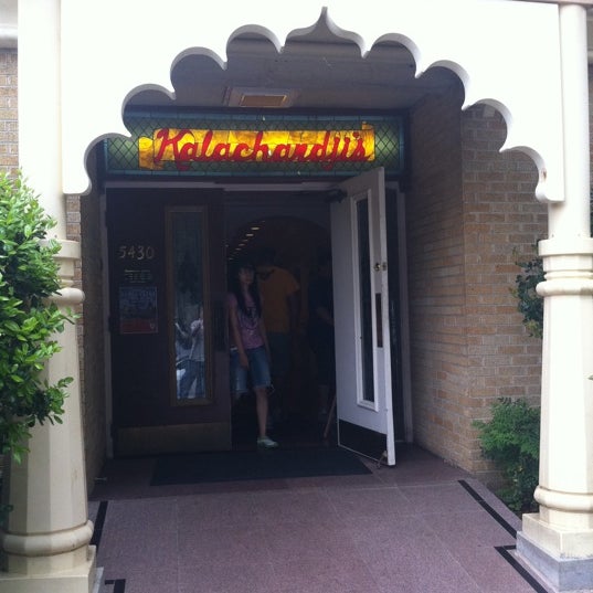 Foto tomada en Kalachandji&#39;s Restaurant &amp; Palace  por Steve F. el 4/14/2012