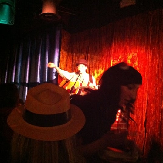 12/11/2011にChristine B.がLannie&#39;s Clocktower Cabaretで撮った写真