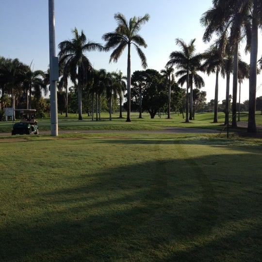 9/1/2012 tarihinde Eddie R.ziyaretçi tarafından Country Club of Miami'de çekilen fotoğraf