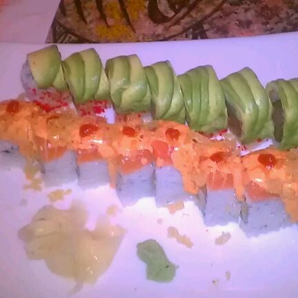 รูปภาพถ่ายที่ Monster Sushi โดย Shaquoia L. เมื่อ 3/7/2012