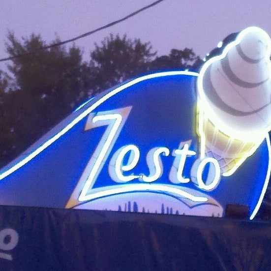 Zesto Ice Cream Shop in Fort Wayne