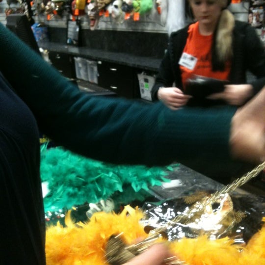 12/7/2011에 Donna R.님이 HalloweenMart - Your Year Round Costume and Prop Shop!에서 찍은 사진