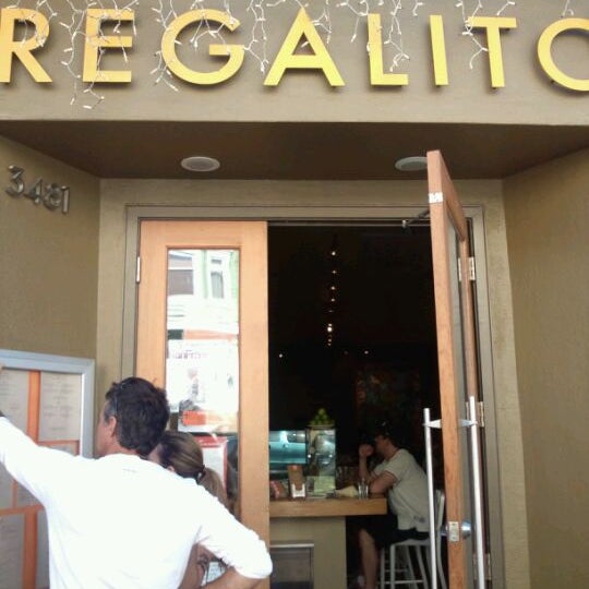 10/30/2011にshinodoggがRegalito Rosticeriaで撮った写真