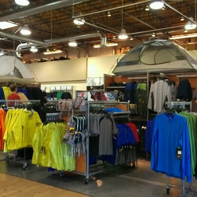 Foto scattata a Columbia Sportswear Employee Store da Brandon E. il 8/2/2012