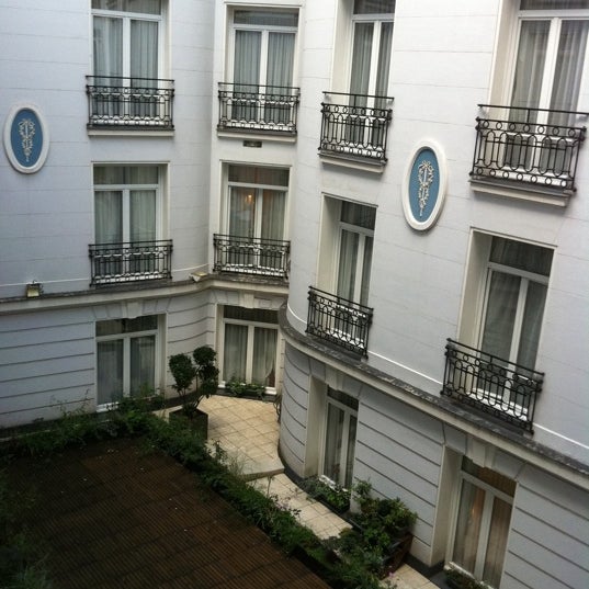 รูปภาพถ่ายที่ Maison Astor Paris, Curio Collection by Hilton โดย Claudia เมื่อ 9/13/2011
