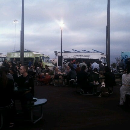 รูปภาพถ่ายที่ OC Fair Food Truck Fare โดย Kristy M. เมื่อ 6/14/2012
