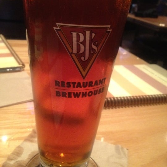Photo taken at BJ&#39;s Restaurant &amp; Brewhouse by Alejandra R. on 4/13/2012