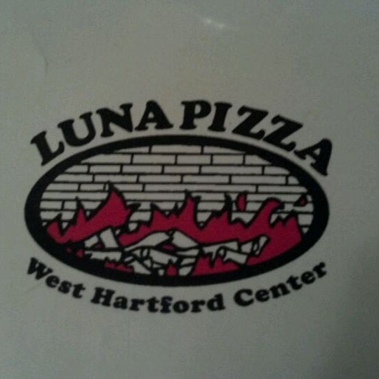 Снимок сделан в Luna Pizza - West Hartford пользователем Celeste Z. 1/14/2012