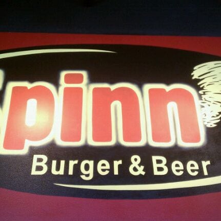 Foto tomada en Spinn&#39;s Burger &amp; Beer  por LT M. el 6/12/2011