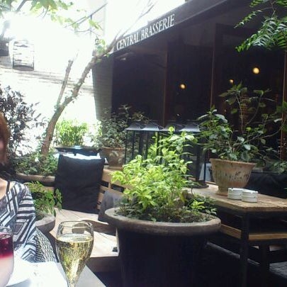 3/25/2012 tarihinde Hiroki F.ziyaretçi tarafından Central Brasserie'de çekilen fotoğraf