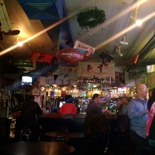 5/6/2012에 Joe H.님이 Blue Frog Bar &amp; Grill에서 찍은 사진