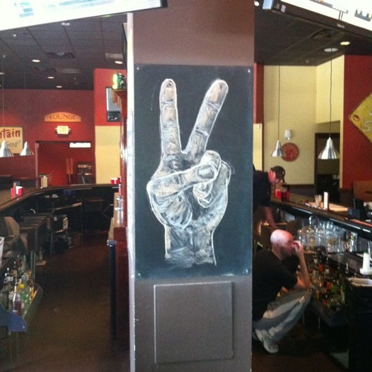 3/10/2012 tarihinde Mike L.ziyaretçi tarafından Chow Pizza Bar'de çekilen fotoğraf
