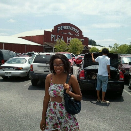 Foto diambil di Pendergrass Flea Market oleh Earl B. pada 6/17/2012