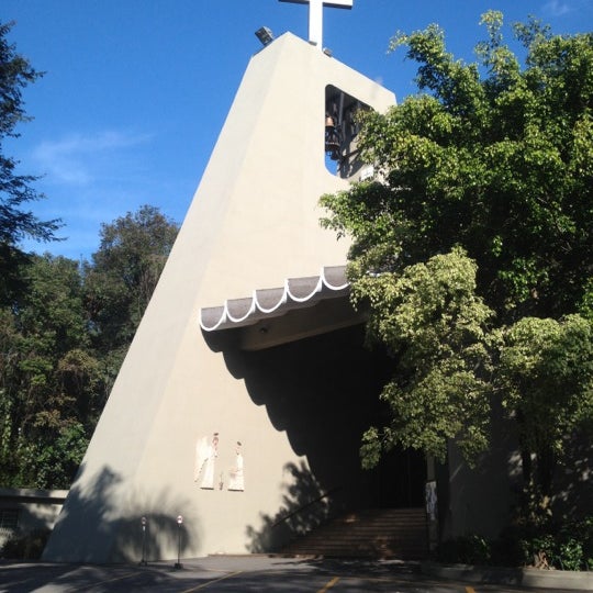 Igreja de São Pedro e São Paulo Morumbi R. Circular do Bosque, 31 Igreja de São Pedro e São Paulo Morumbi R. Circular do Bosque, 31