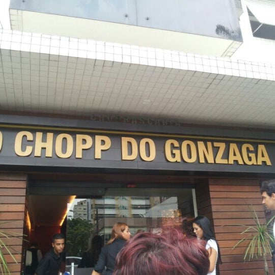Photo taken at Ao Chopp do Gonzaga by Juca D. on 3/24/2012