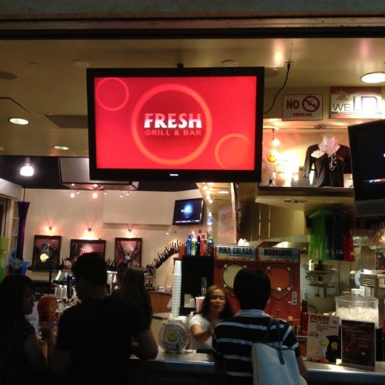 7/5/2012 tarihinde Genie C.ziyaretçi tarafından Fresh Grill &amp; Bar'de çekilen fotoğraf