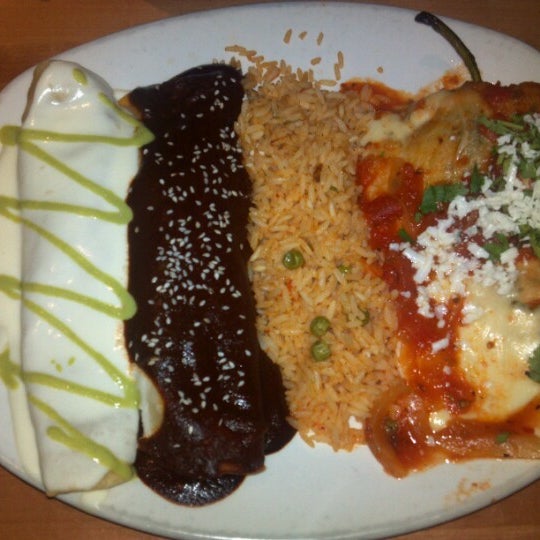 รูปภาพถ่ายที่ Cantina Laredo โดย Chris O. เมื่อ 6/30/2012