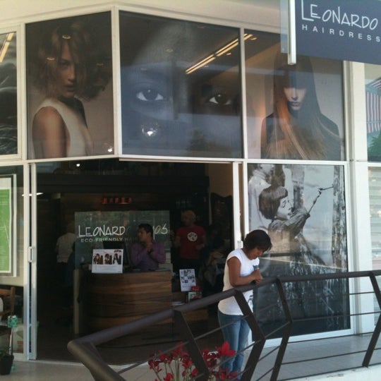 Photo taken at Leonardo Olmos Hairdressers by Pedro Z. on 4/22/2012