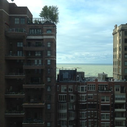 Photo taken at Hilton Chicago/Magnificent Mile Suites by Jayna W. on 8/10/2012