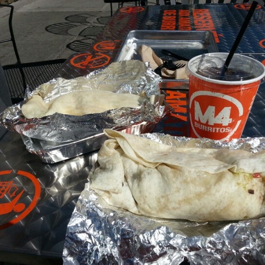 Das Foto wurde bei M4 Burritos von Gaby A. am 8/18/2012 aufgenommen