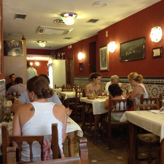 Foto diambil di Restaurante Bar León oleh Fabio T. pada 8/20/2012