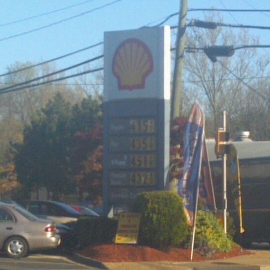 Shell Gas Station in Springfield