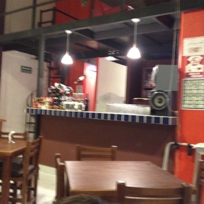 Photo taken at Italia al Forno (Pizzas a la Leña, Vinos, Bar) by Velvet on 8/5/2012