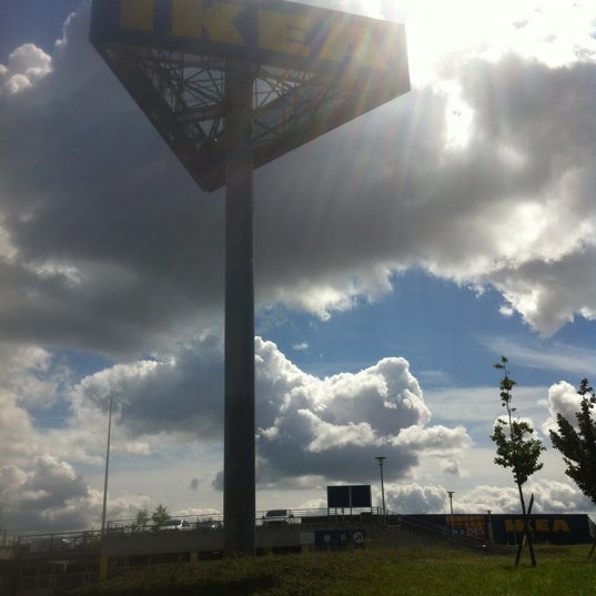 รูปภาพถ่ายที่ IKEA โดย Léo R. เมื่อ 7/1/2012