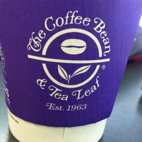 Foto tirada no(a) The Coffee Bean &amp; Tea Leaf por Jay L. em 2/21/2012