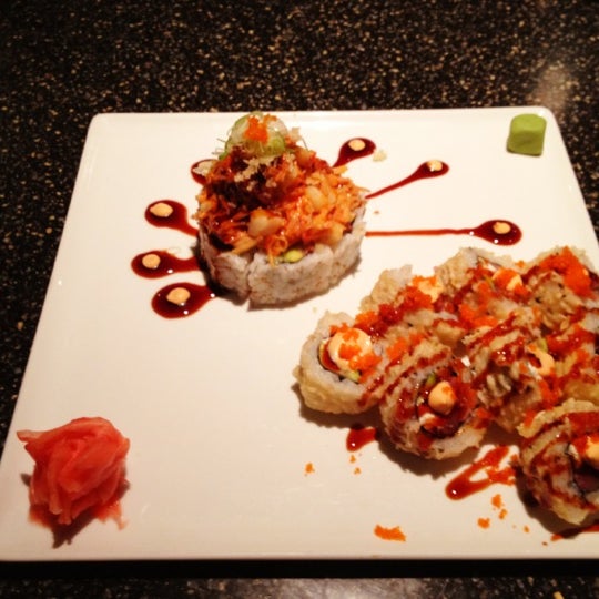 Foto scattata a Yamato Sushi and Teppanyaki Restaurant da Luisa il 8/26/2012