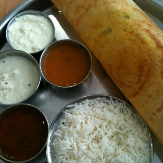 Foto tomada en Branto Indian Vegetarian Restaurant  por Cyrus L. el 6/28/2012