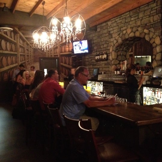 6/7/2012 tarihinde Mike F.ziyaretçi tarafından The Wine Bistro &amp; Whiskey Bar'de çekilen fotoğraf