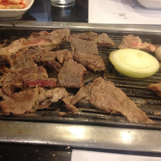 Foto tirada no(a) O Dae San Korean BBQ por Miles G. em 3/6/2012