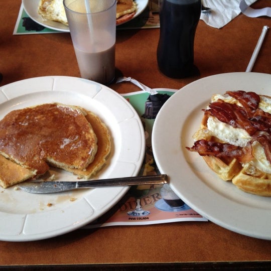 Photo taken at Kings Valley Diner by Thomas D. on 6/7/2012