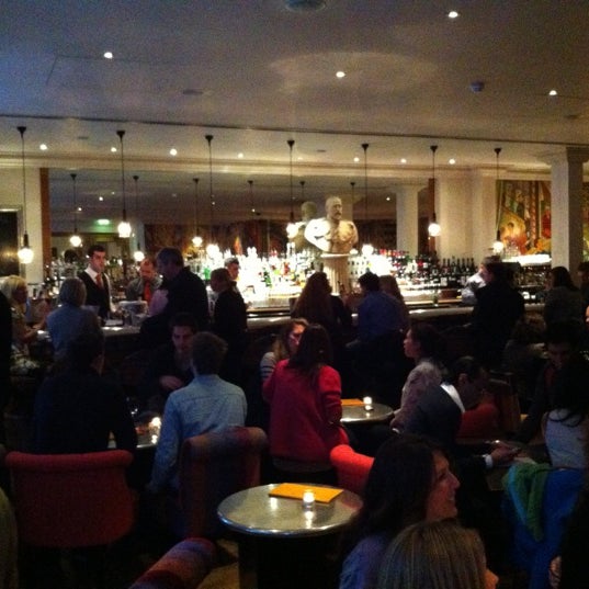 รูปภาพถ่ายที่ Oscar Bar &amp; Restaurant โดย Matt เมื่อ 3/16/2012