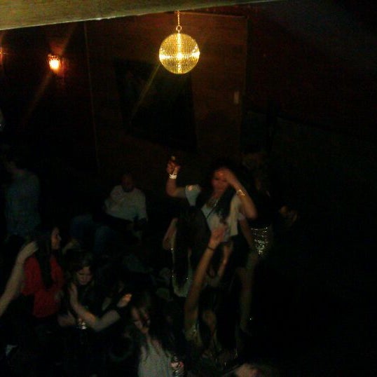 2/26/2012 tarihinde Shayne S.ziyaretçi tarafından Crime Scene Bar'de çekilen fotoğraf