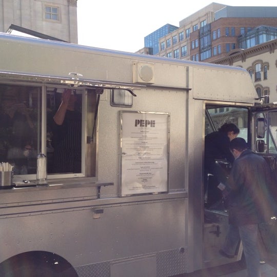 3/6/2012 tarihinde Paul R.ziyaretçi tarafından Pepe Food Truck [José Andrés]'de çekilen fotoğraf