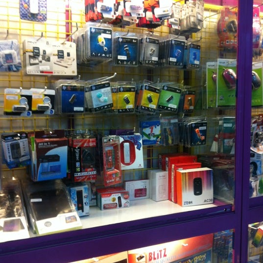 6/29/2012 tarihinde Yos S.ziyaretçi tarafından Gemini Cellular &amp; Communication Shop'de çekilen fotoğraf