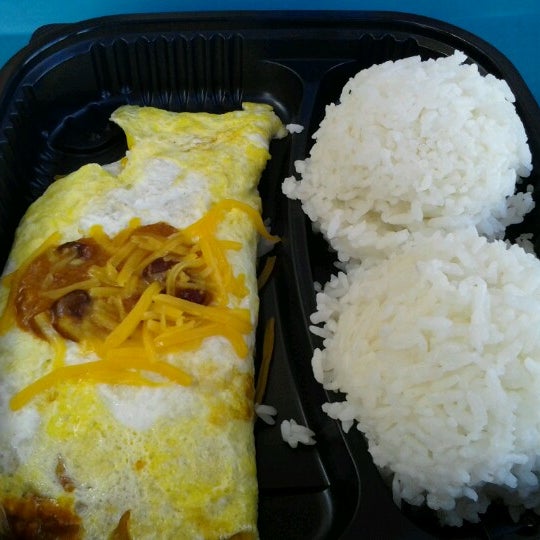 Photo taken at Zippy&#39;s Kaimuki by Russell S. on 8/30/2012