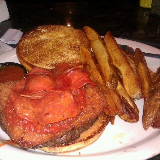 8/28/2012 tarihinde Lisa G.ziyaretçi tarafından Big Daddy’s Burgers &amp; Bar'de çekilen fotoğraf