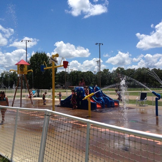 FloTown USA Splash Pad 1 tip