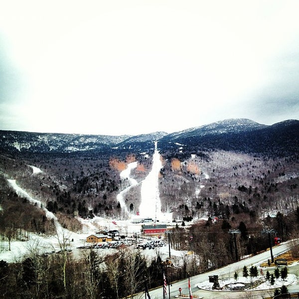 Photo taken at Stowe Mountain Lodge by Neil S. on 3/28/2012