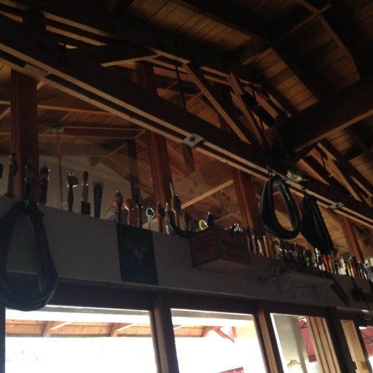 7/12/2012 tarihinde Kat B.ziyaretçi tarafından Winchester&#39;s Grill &amp; Saloon'de çekilen fotoğraf
