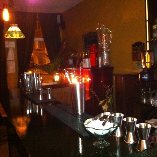 Foto scattata a Old Fashioned Cocktail &amp; Absinthe Bar da Steve O. il 2/21/2012