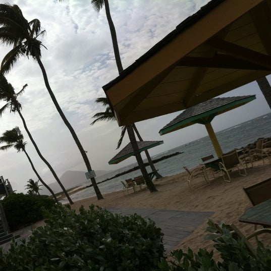 รูปภาพถ่ายที่ Nisbet Plantation Beach Club โดย Chris W. เมื่อ 5/11/2012